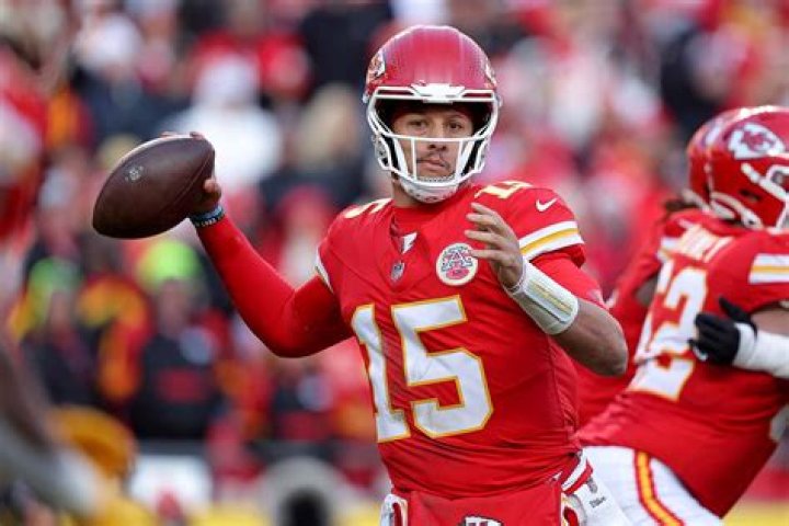 Chiefs' Patrick Mahomes to sit regular-season finale against Chargers with AFC West secured